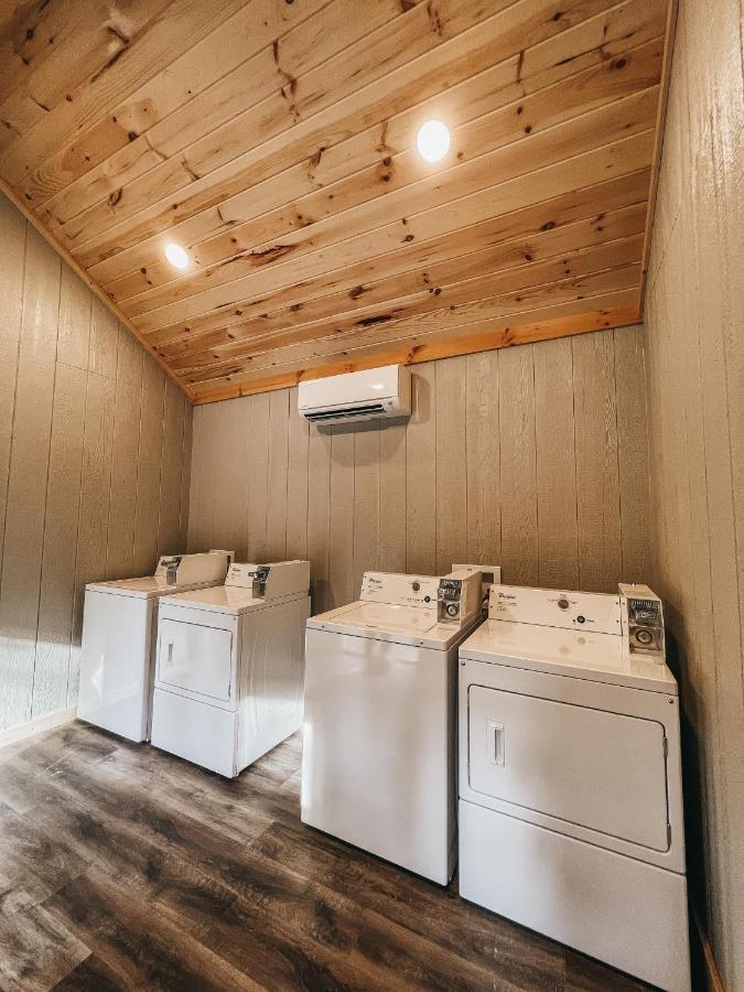 Cabin #4 Studio W Kitchenette Hartwell Exterior photo